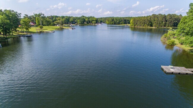 Building Photo - Rare opportunity to rent on LAKE MURRAY!