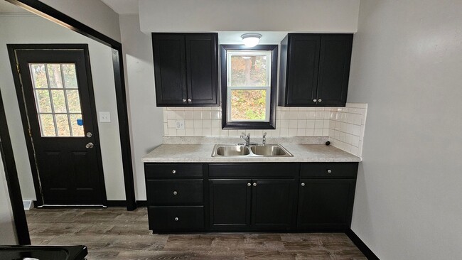 Building Photo - Newly Remodeled 3-Bedroom, 1-Bath Mansfield Home with Modern Upgrades & 2-Car Garage