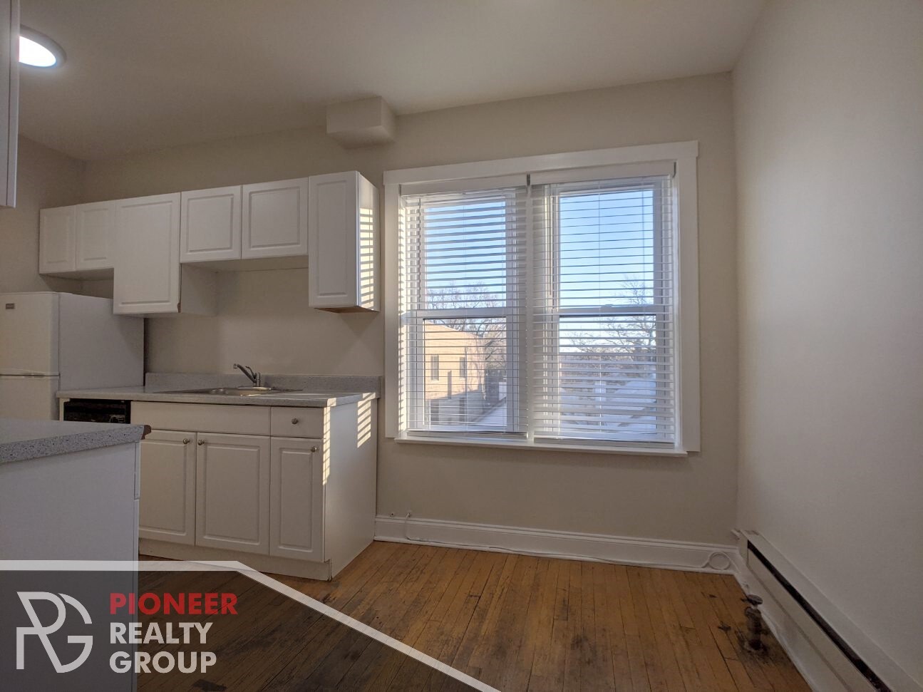 Building Photo - 3814 N Greenview Ave