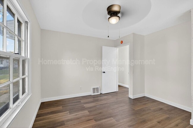 Building Photo - 437 Lanark Rd