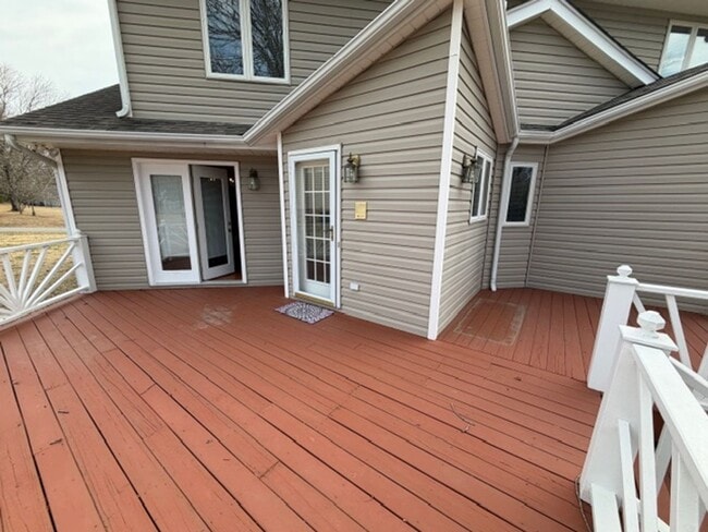 Building Photo - Elon