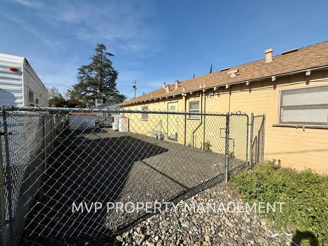 Building Photo - 444 Dodge Ave