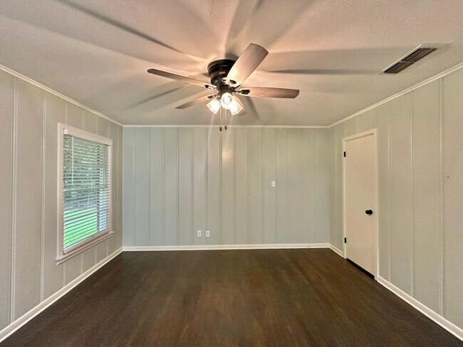 Building Photo - Updated 3-Bedroom Home Near TJC & Medical District!
