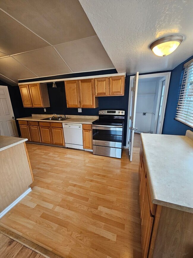 Building Photo - 2206001