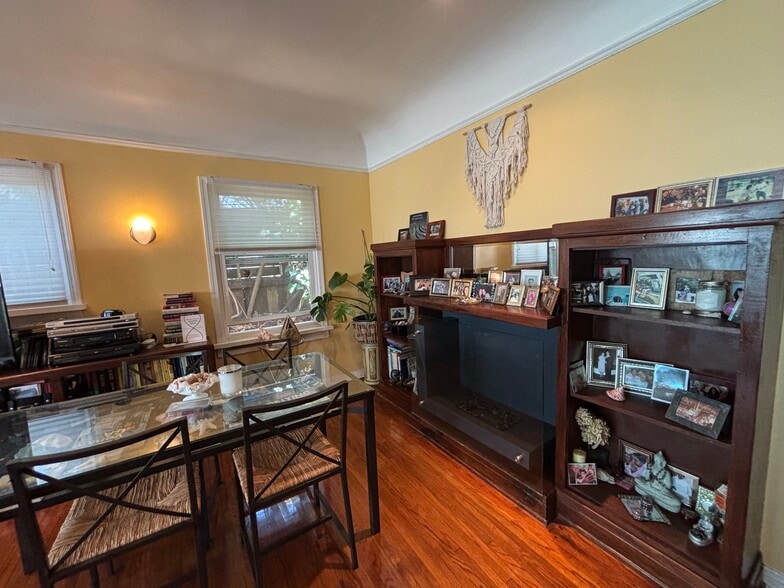 Fireplace + Built in Bookcase - 912 1/2 California Ave
