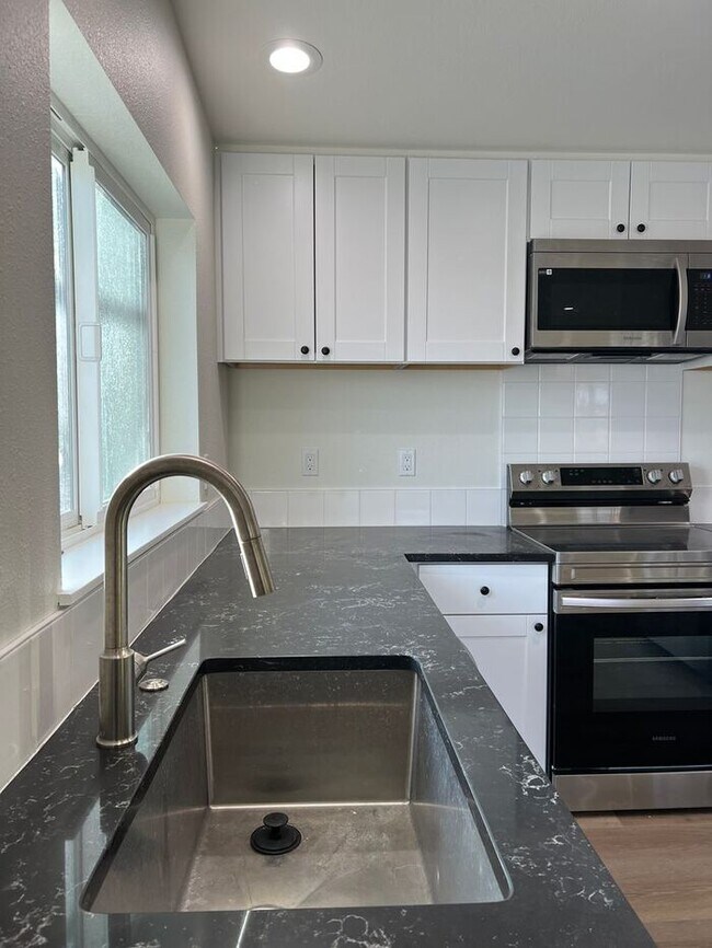 Building Photo - Professional Photos Coming Soon!