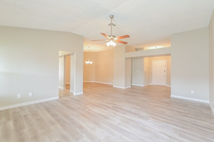 Building Photo - 360 Dooley Dr