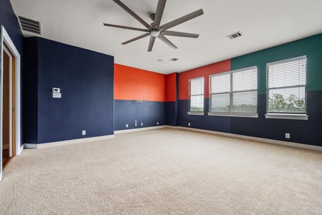 Building Photo - Spacious 2 Story 5 Bedroom , 4 full bathrooms located in Stone Oak!