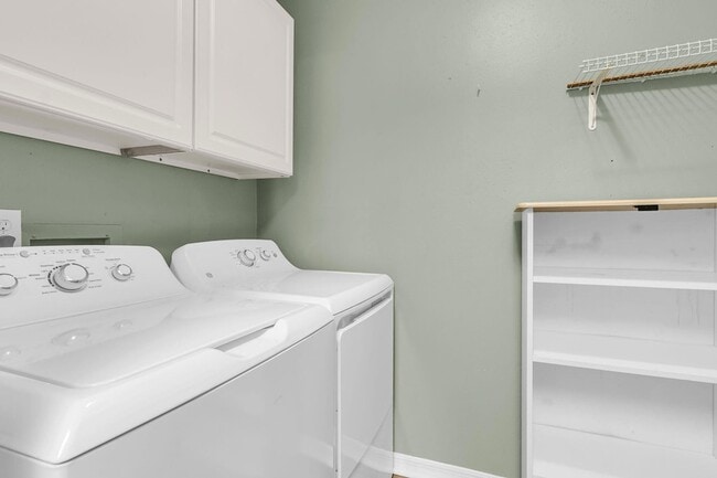 Building Photo - 1850 Montclair Dr