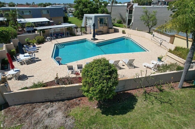 Building Photo - 1008 Apollo Beach Blvd