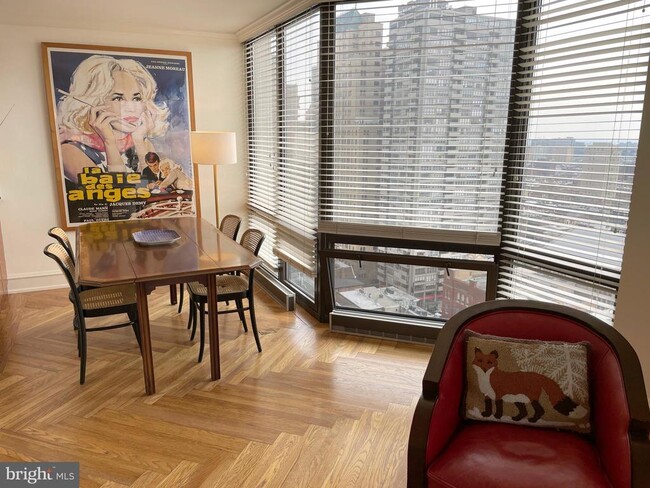 Building Photo - 2020 Walnut St