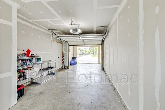 Building Photo - 22502 Tate St