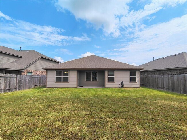 Building Photo - 18315 Pin Oak Lake Dr