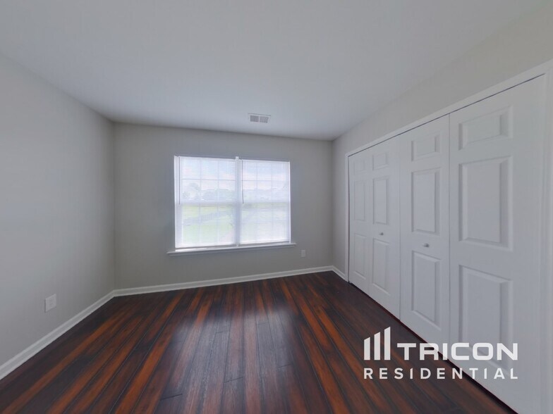 Building Photo - 4715 Abercromby St