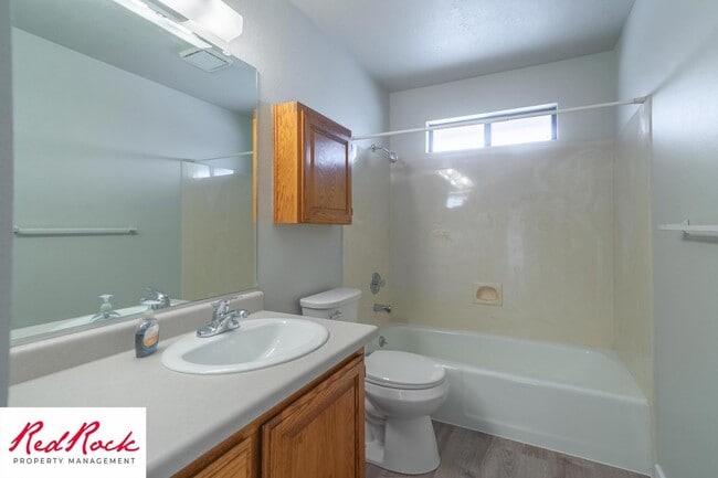 Building Photo - Remodeled 2 Bedroom Townhome. Pet Friendly!