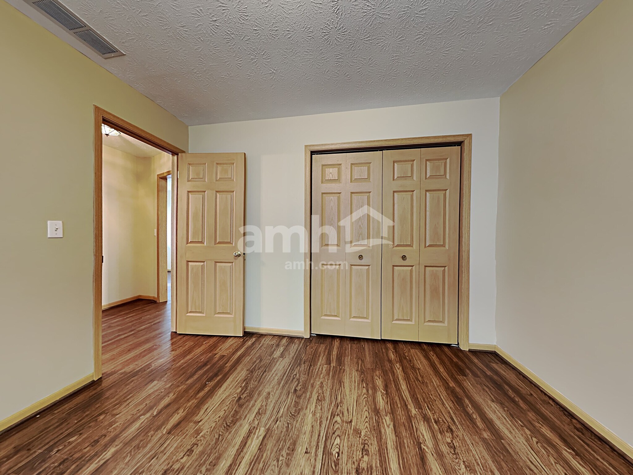 Building Photo - 3370 Redbud Dr