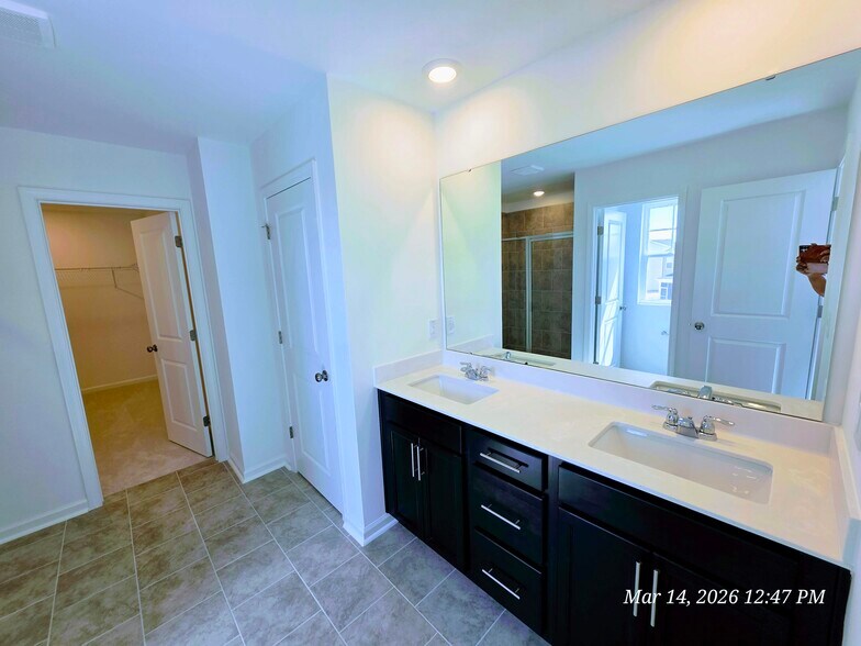 Building Photo - 65 Blossom Field Way