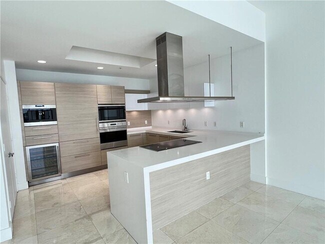 Building Photo - 17301 Biscayne Blvd