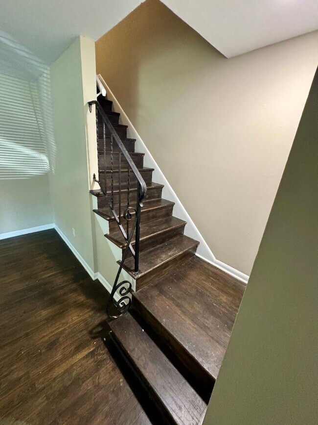 Building Photo - 3 Bedroom ~ Clintonville