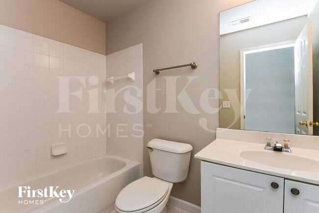 Building Photo - 6675 River Island Cir