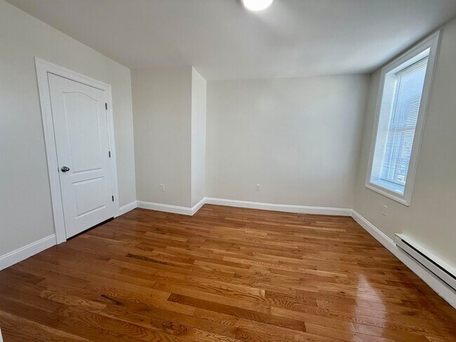 Building Photo - 7222 Broadway