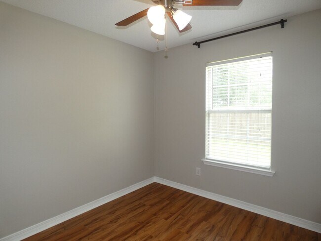 Building Photo - Charming Brick Home - Stonebrook