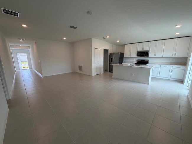 Building Photo - 2155 Lone Oak Ln