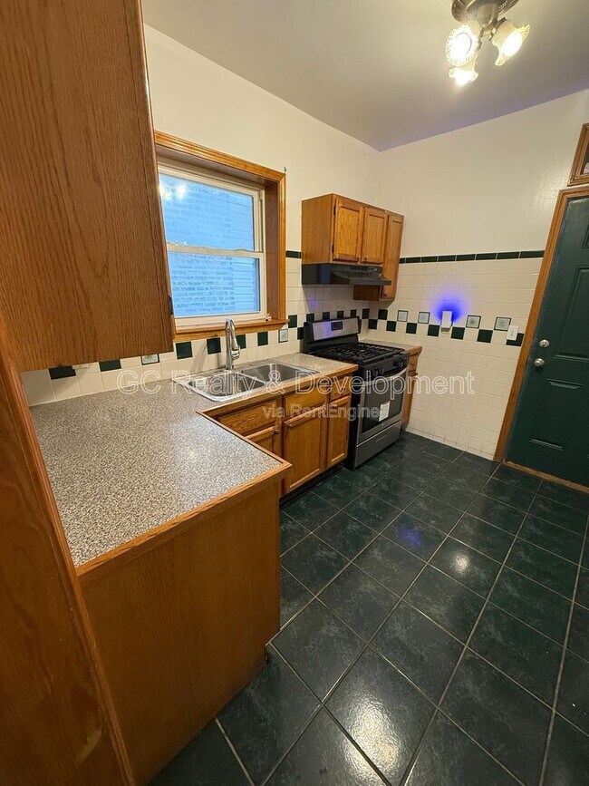 Building Photo - 6124 S Whipple St