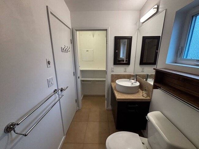 Building Photo - Modern Townhome For Lease Near Columbia City | 2 Bed | 2.5 Bath | A/C | Covered Parking
