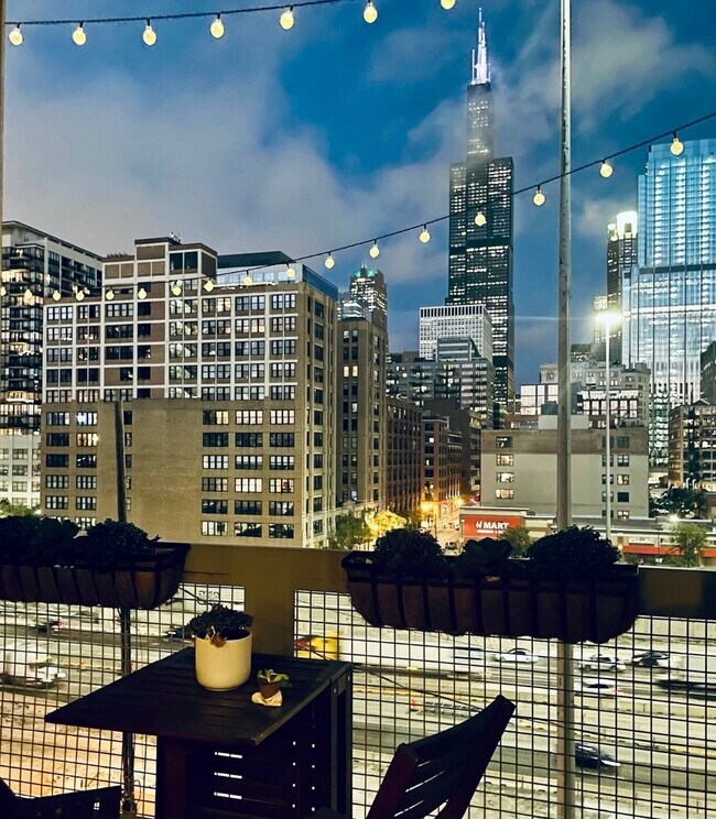 Building Photo - 770 W Gladys Ave