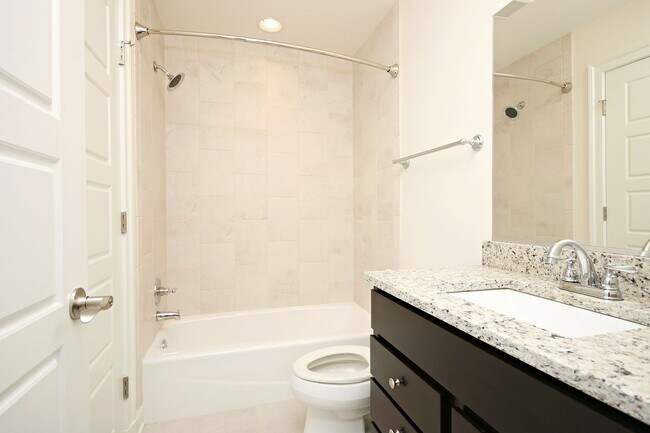 Building Photo - Convenient to UVA's Graduate Schools