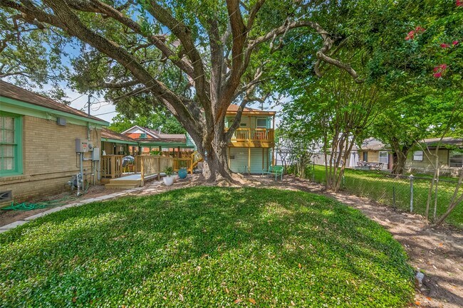 Building Photo - 407 Fairbanks St