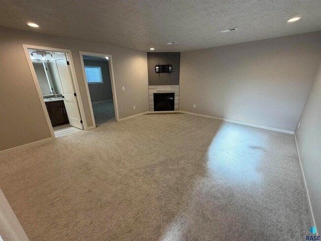 Building Photo - 2607 E Sunburst Dr