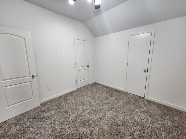 Building Photo - 1906 Alcoa Blvd