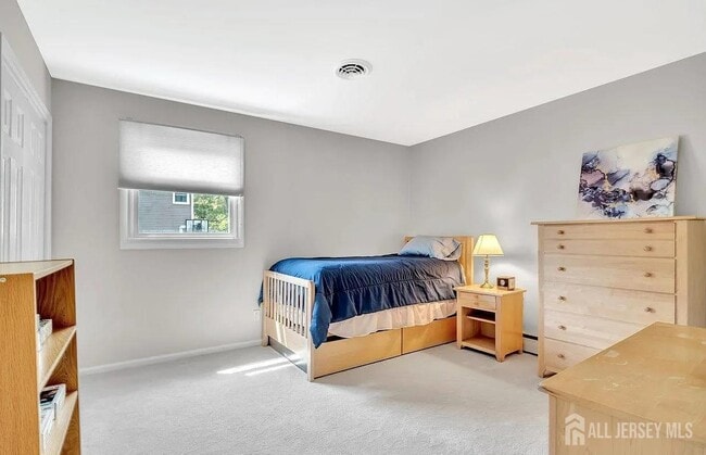 Building Photo - 12 Windsor Dr