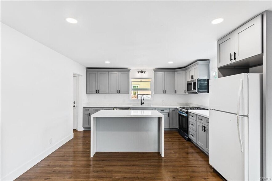 New cabinets, quartz counters - 1017 Avenida de Pio Pico