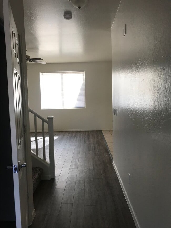 Building Photo - 1 month free rent if rented before New Years Day! Spacious 3br Home in Cortessa $1,899.00