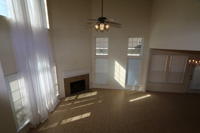 Building Photo - 7555 Autumn Sun Dr