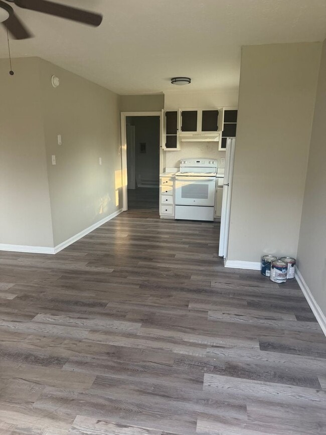 Building Photo - 2132 Rock Creek Dr