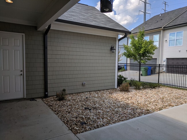 Building Photo - 903 Proctor Ranch Dr