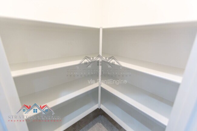 Building Photo - 1673 N Wrigley Dr