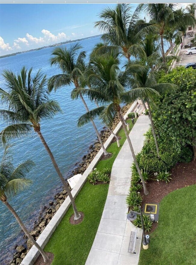 Building Photo - 808 Brickell Key Dr