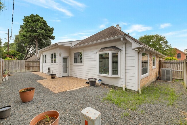 Building Photo - 16115 Charter Rock Dr