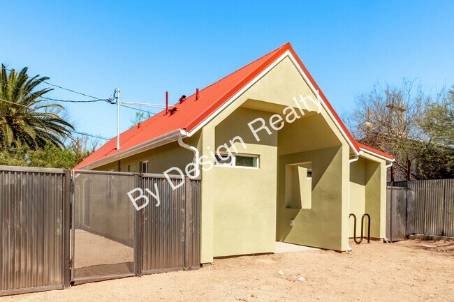 Building Photo - Modern Construction Steps from the University of Arizona