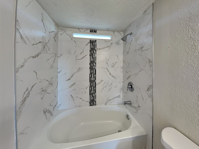 Building Photo - 502 Dunbar Ave