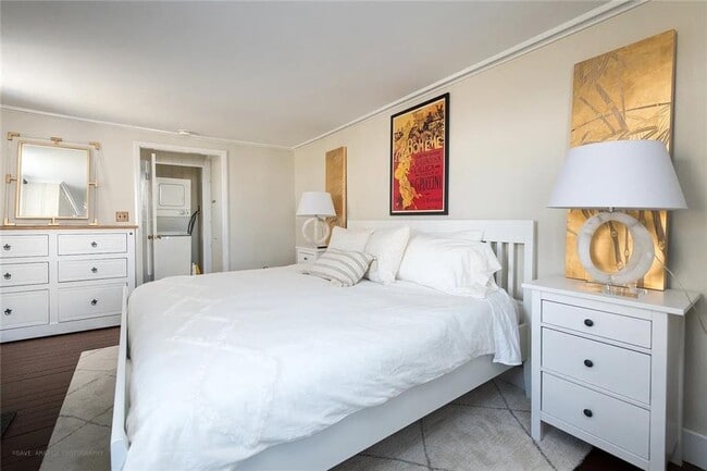 Building Photo - 115 John St