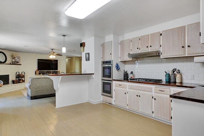 Building Photo - Modern Country Retreat on Half Acre in Gridley 3+ Bedrooms