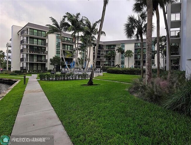 Building Photo - 1350 River Reach Dr