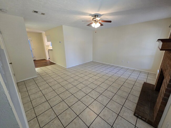 Building Photo - College Station -2 bedroom/ 2.5 bath - 2 story condo -Complex has a Pool.