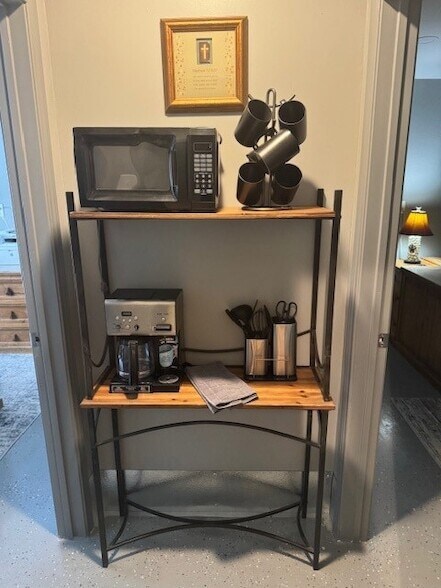 Building Photo - 18723 Mirror Lake Dr